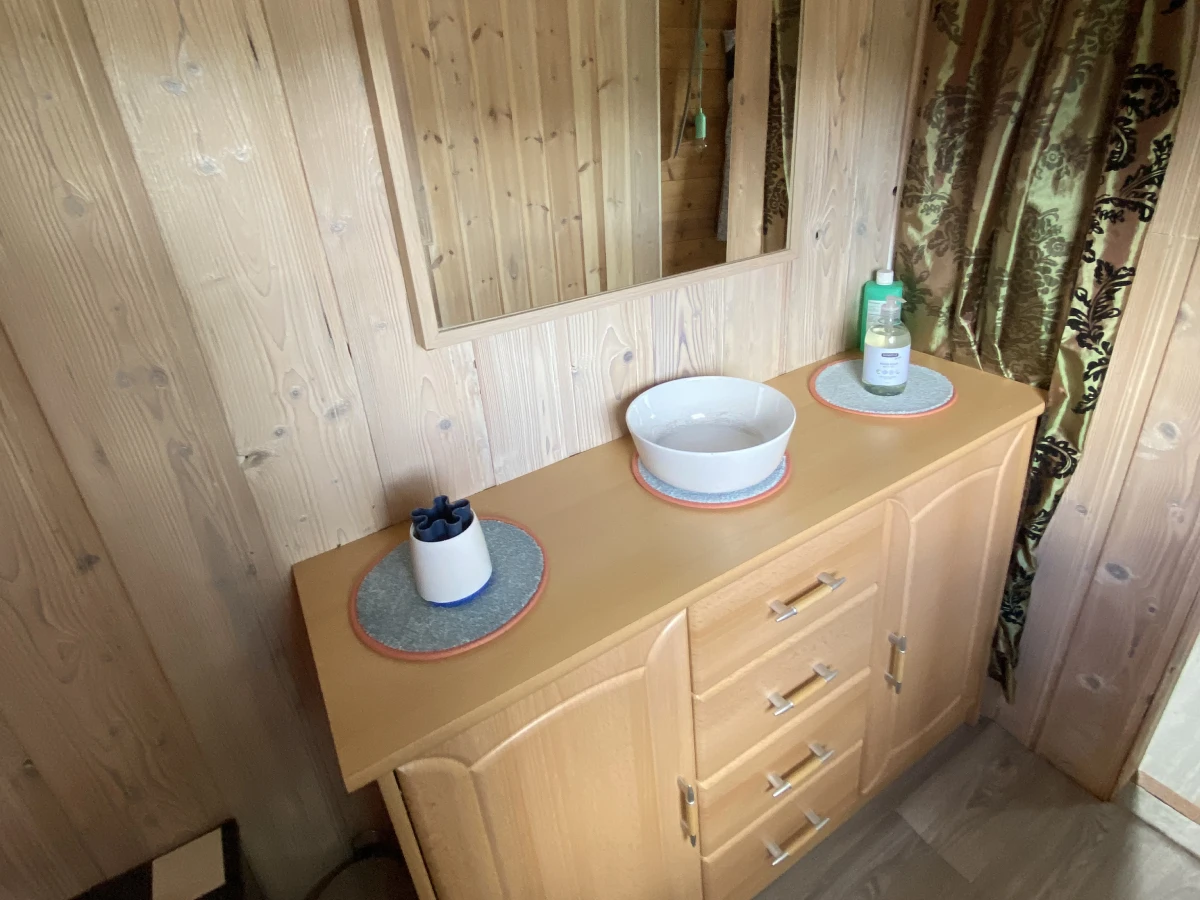 Modernes Badezimmer mit Dusche